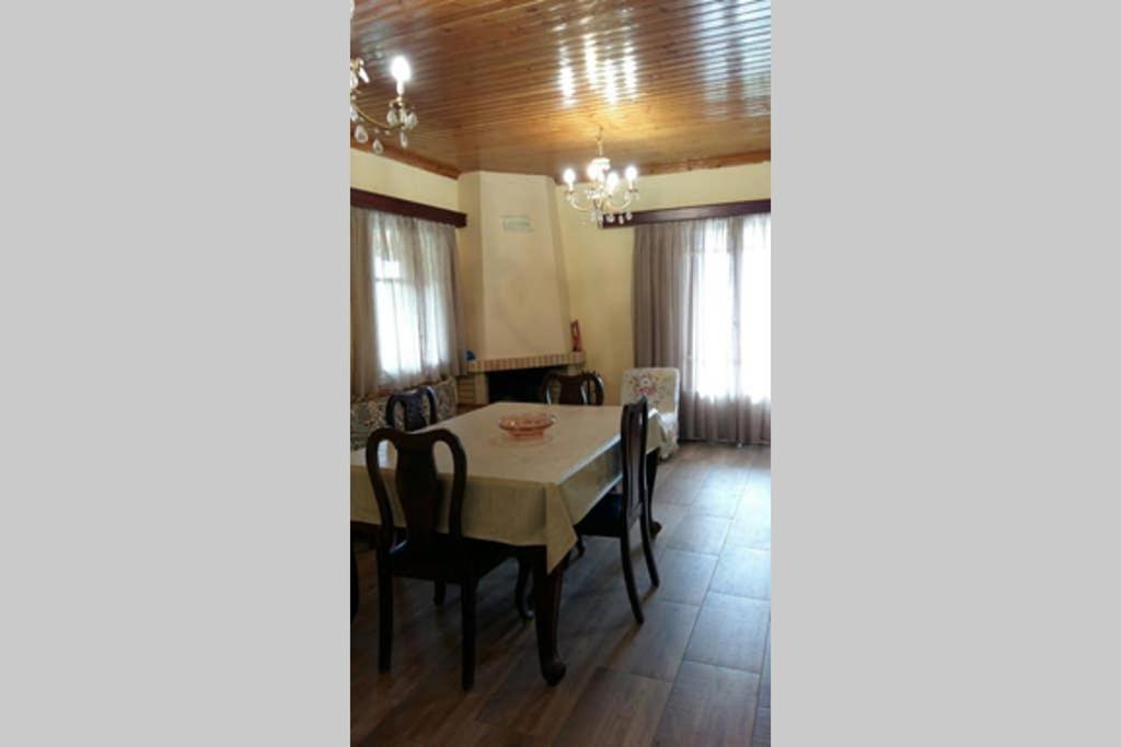 Traditional House With View Drymon Ngoại thất bức ảnh